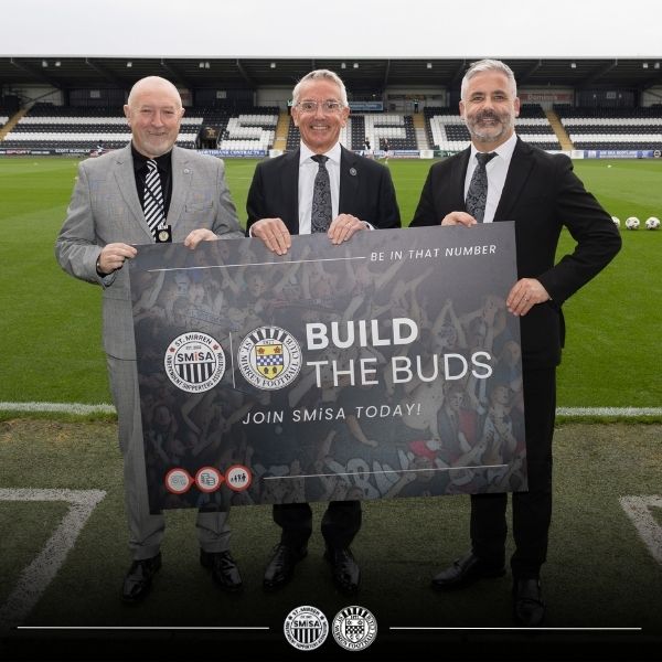 Alex Dillon (left), John Needham (Centre), Keith Lasley (Right) - holding SMiSA's Build the Buds promo signage